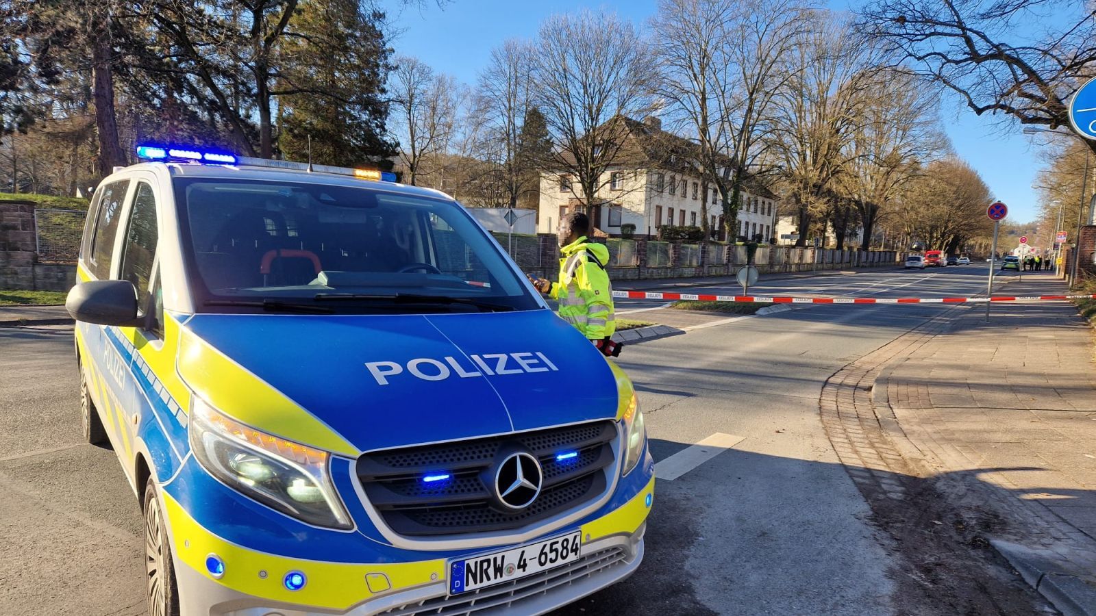 Sonderlage der Polizei – Brenkhäuser Straße voll gesperrt +++ Update +++