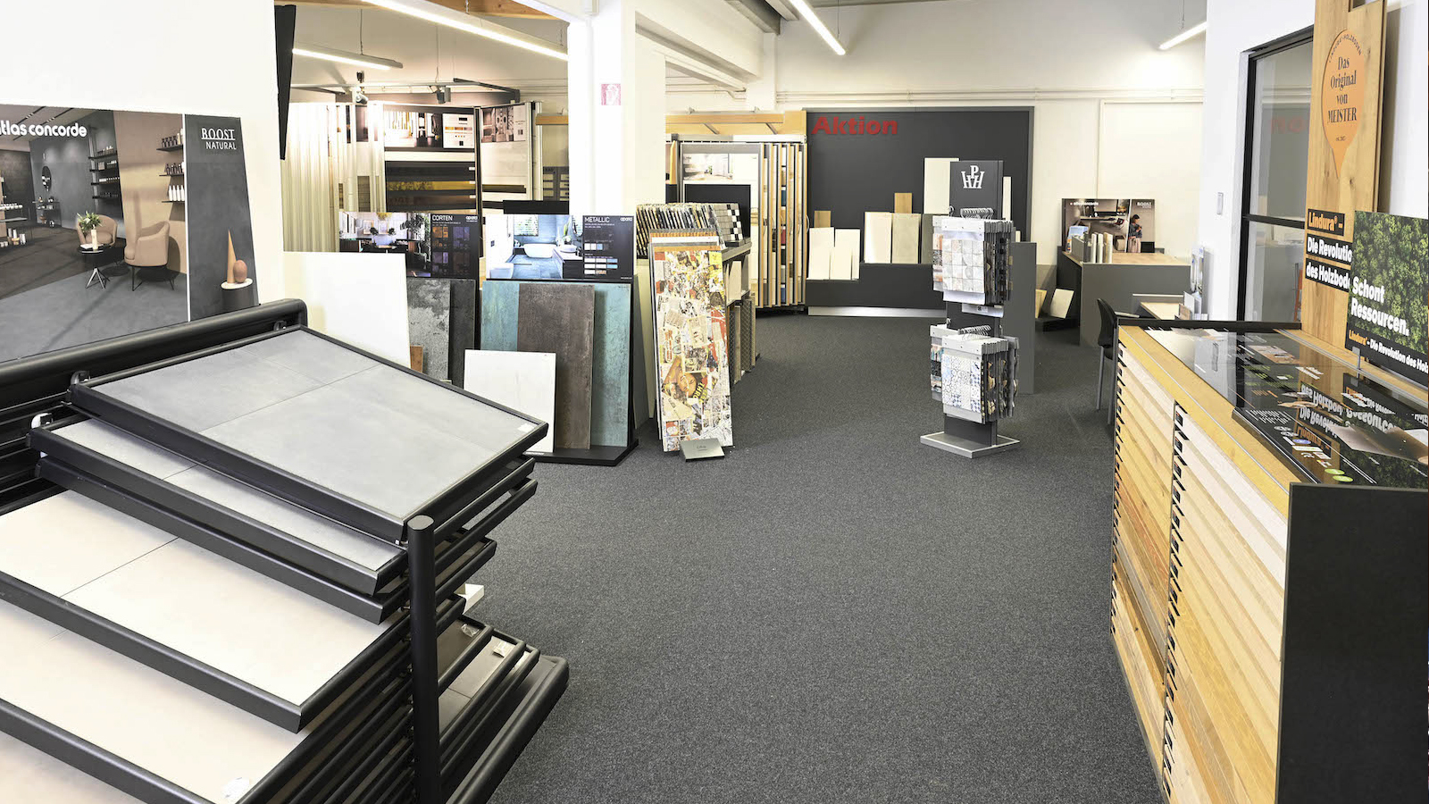 Clever bauen, smart sparen: Restposten-Angebote bei Baustoffhandel Stock entdecken!