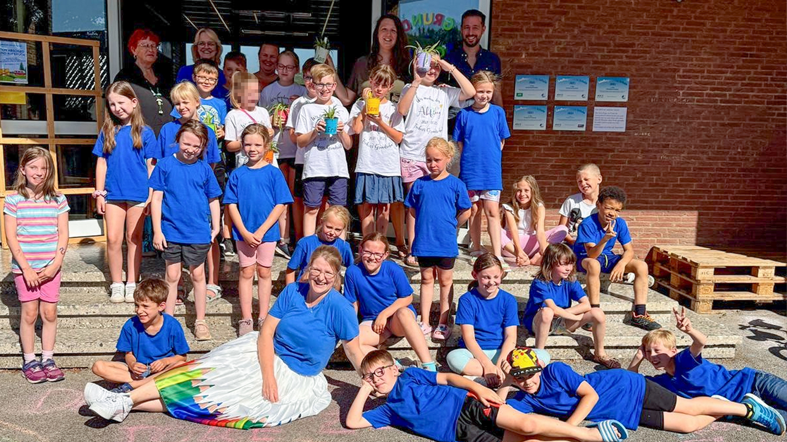 Grundschule Kirchbrak verabschiedet sich mit einem Blumenstrauß an Erinnerungen