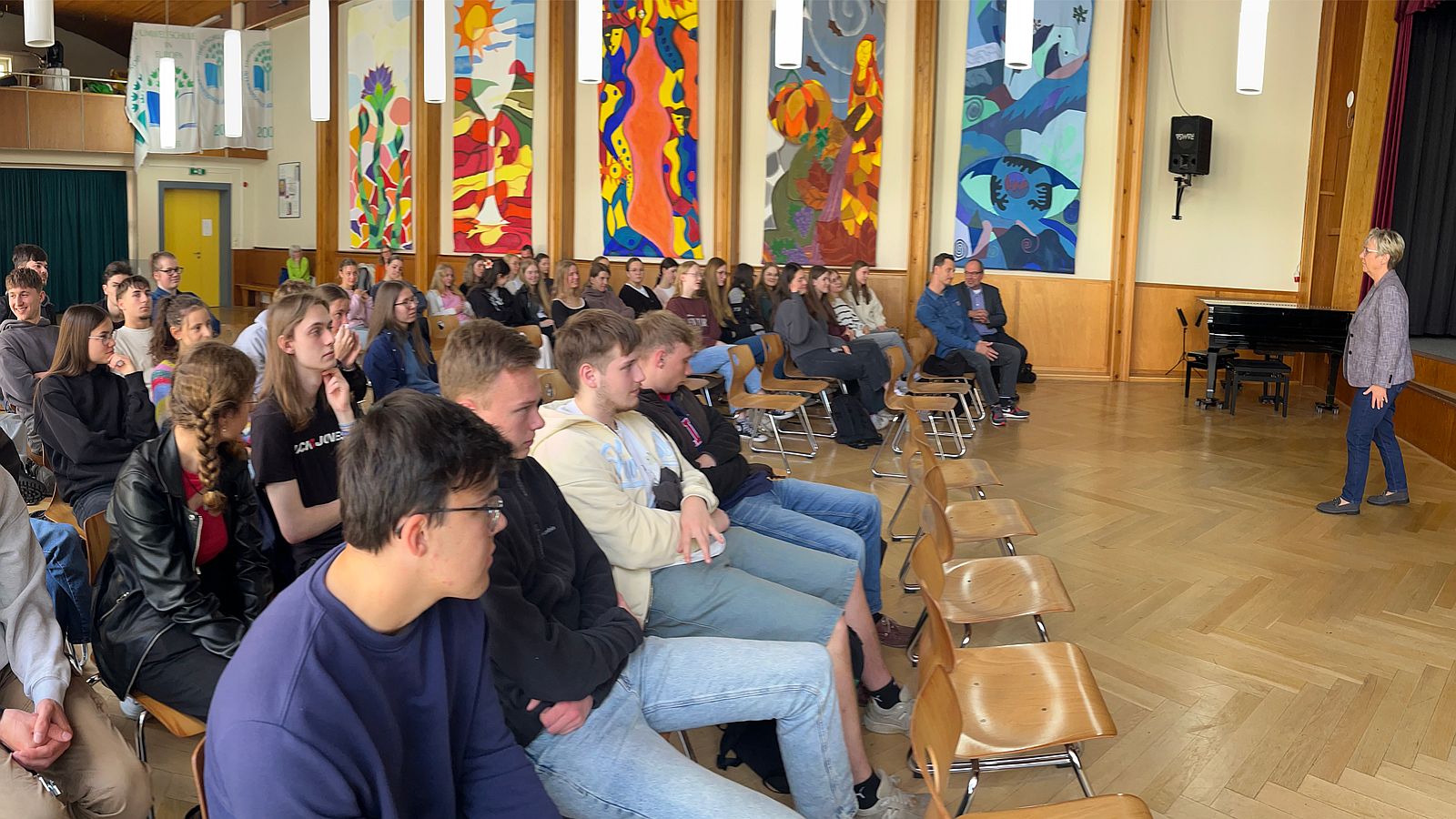 Politik hautnah: SPD-Abgeordnete Frauke Heiligenstadt im Dialog mit Schülerinnen und Schülern der Paul-Gerhardt-Schule