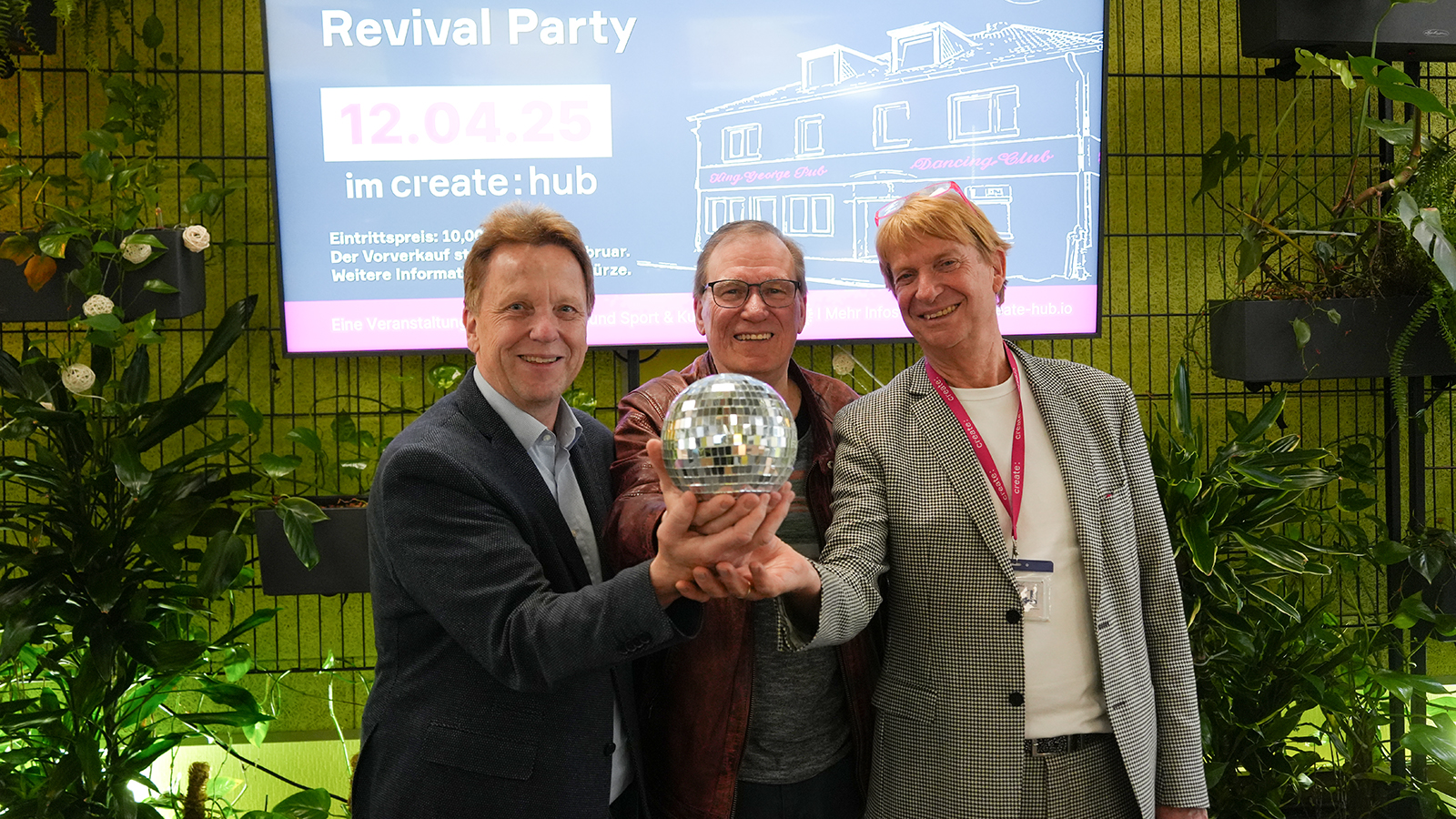 Freuen sich auf die Party (von Links): Reinhard Mühe, Klaus Herfurth, Carl-Otto Künnecke