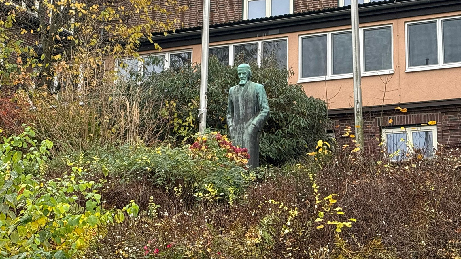 Raabe-Bühne erinnert in Eschershausen an 115. Todestag des Schriftstellers