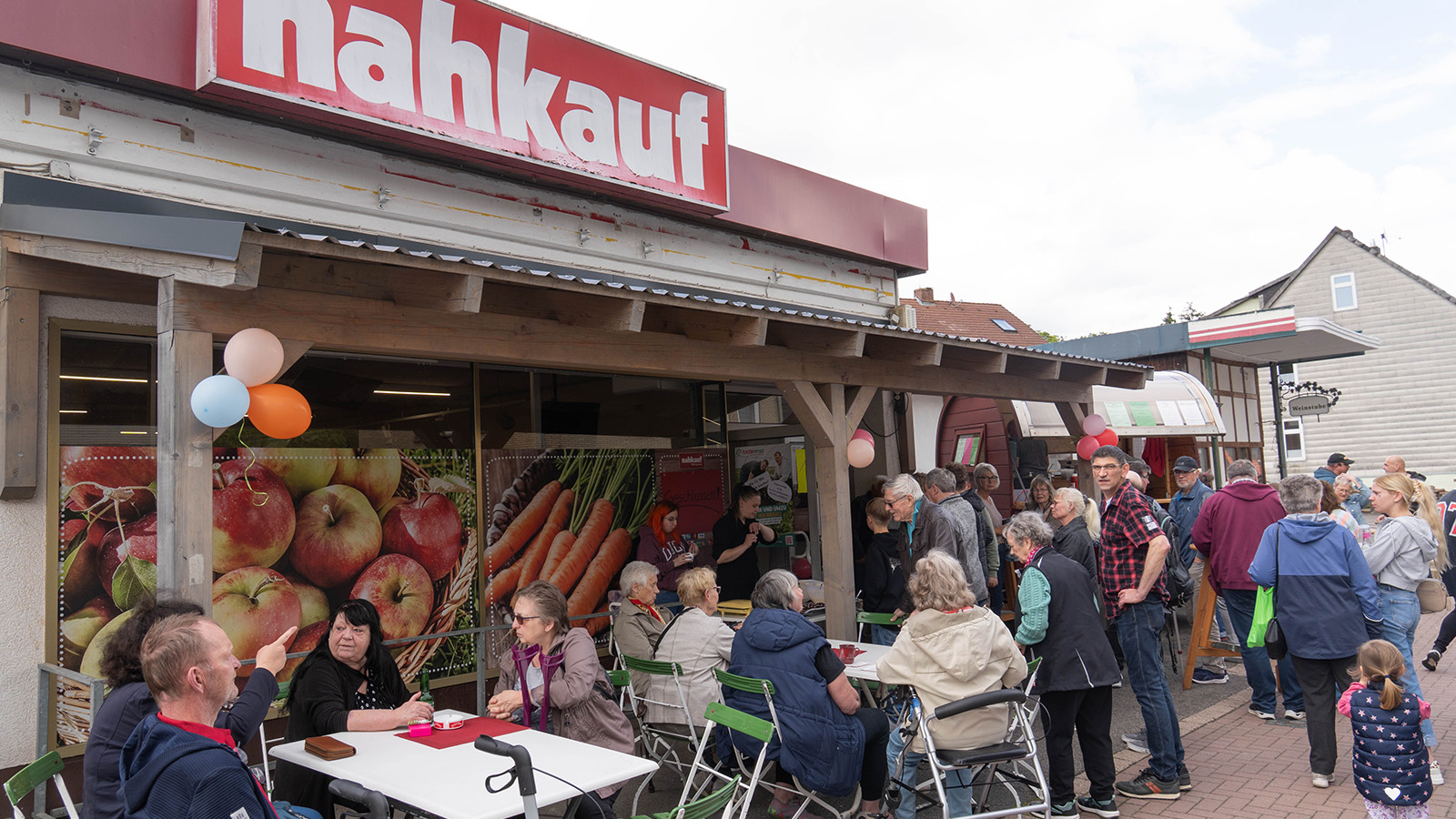 Grünenplan feiert Erfolg für Tante Enso: Dankesfeier im ehemaligen Nahkauf nach starkem Anteilverkauf