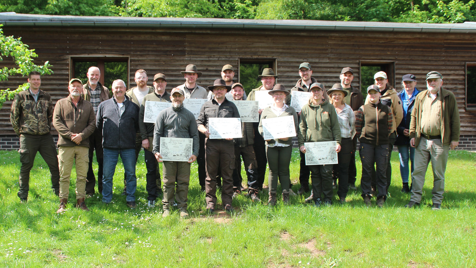 Jägerschaft Holzminden begrüßt neue Jungjäger nach bestandener Jagdscheinprüfung