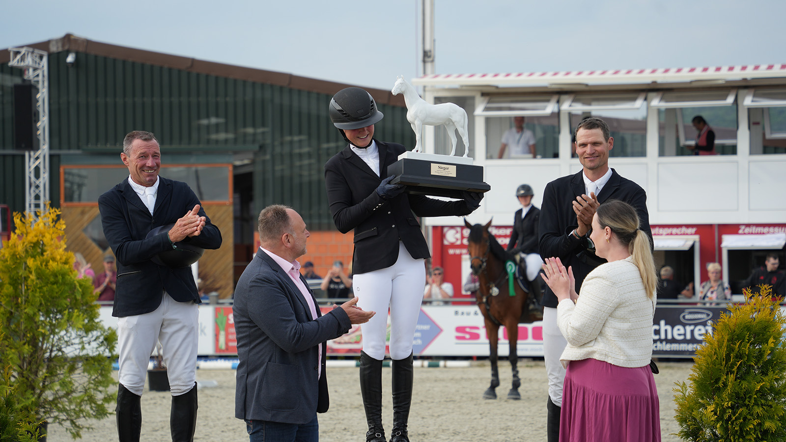 Spannung, Sonne und volle Ränge zum Abschluss des internationalen Reitturniers in Bevern 