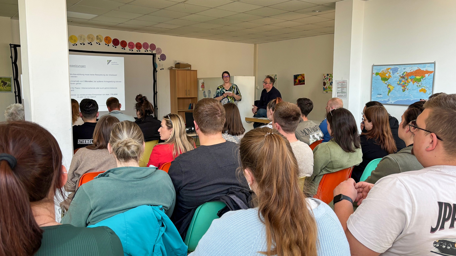 Landkreis Holzminden informiert beim Elternkompass über Elterngeld und unterstützt werdende Eltern praxisnah