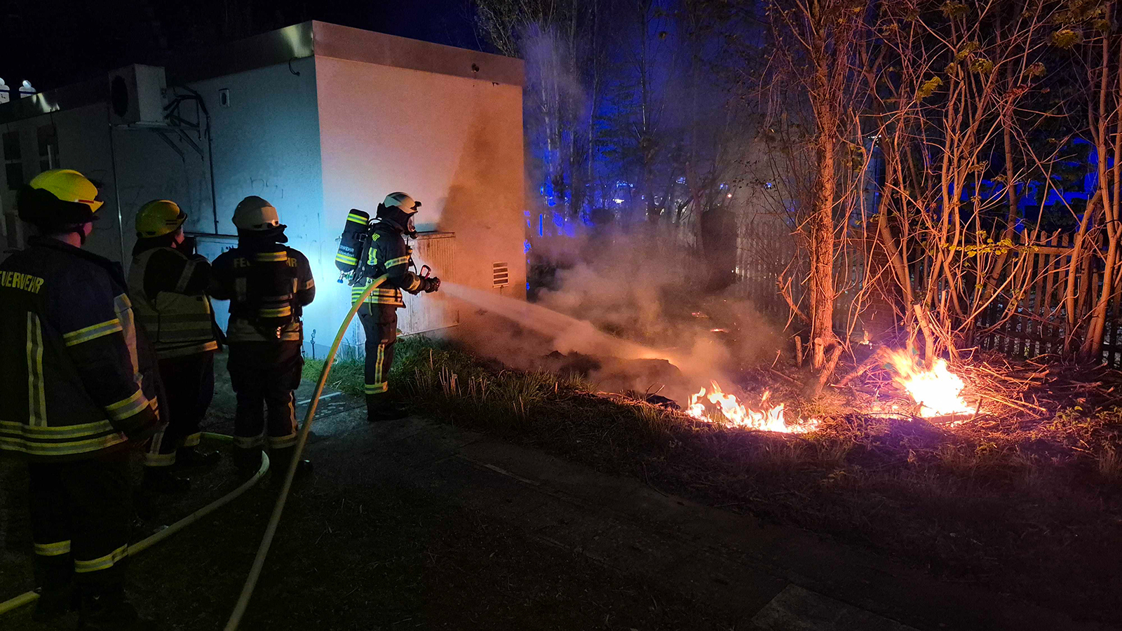 Feuerwehreinsatz nach Flammen am Stadtoldendorfer Bahnhof
