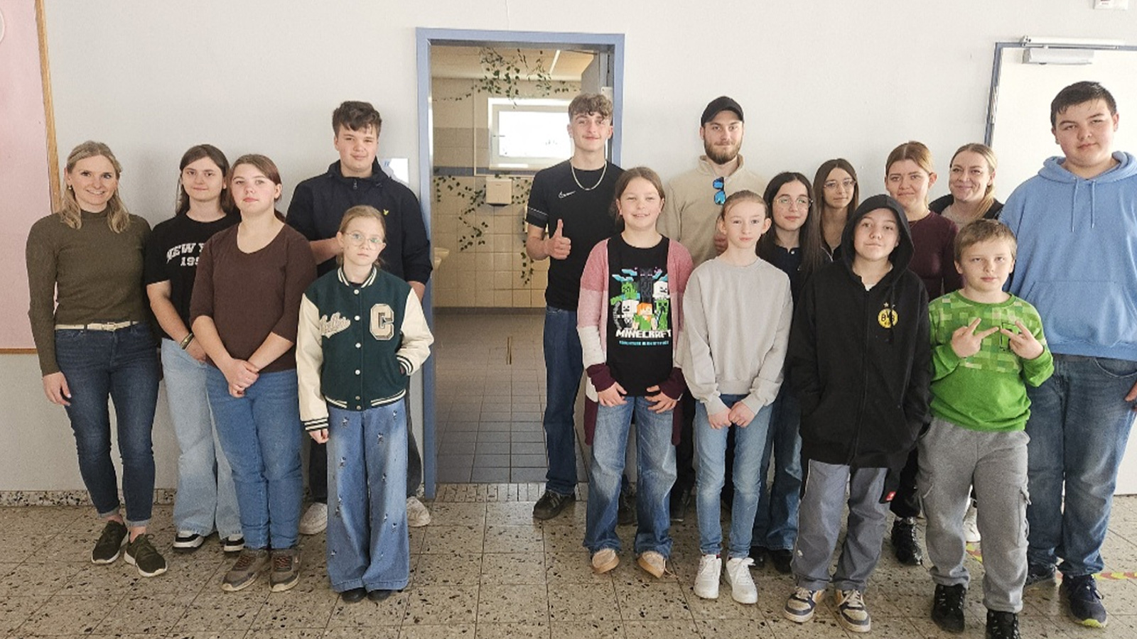 Oberschule Bevern: Schülervertretung gestaltet Toiletten im Dschungelstil und setzt Zeichen gegen Vandalismus