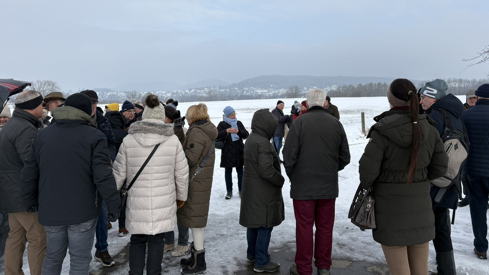 Vereine aus Stadtoldendorf verbinden Winterwanderung mit geselligem Grünkohlessen