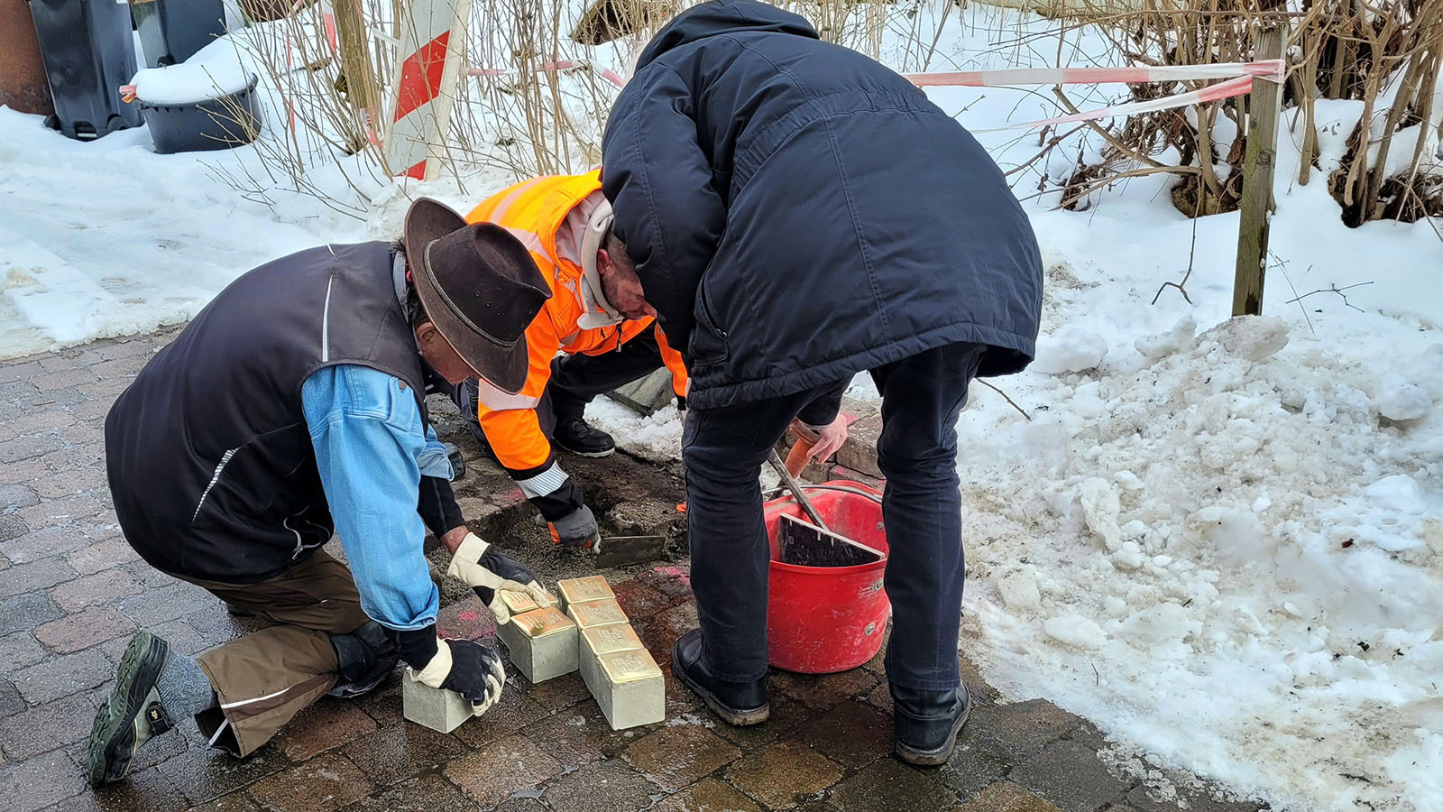 Ottenstein setzt mit 15 Stolpersteinen ein sichtbares Zeichen für Erinnerung und historische Verantwortung