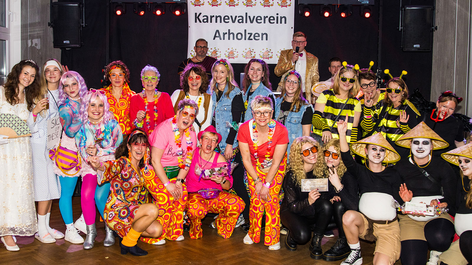 Tanz, Applaus und pure Lebensfreude: Arholzens Frauen feiern Weiberfastnacht